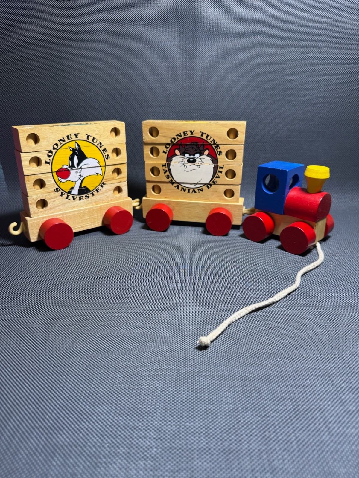1992 Looney Tunes Wooden Puzzle Pull Toy Train, Engine And Two Rail Cars CLEAN