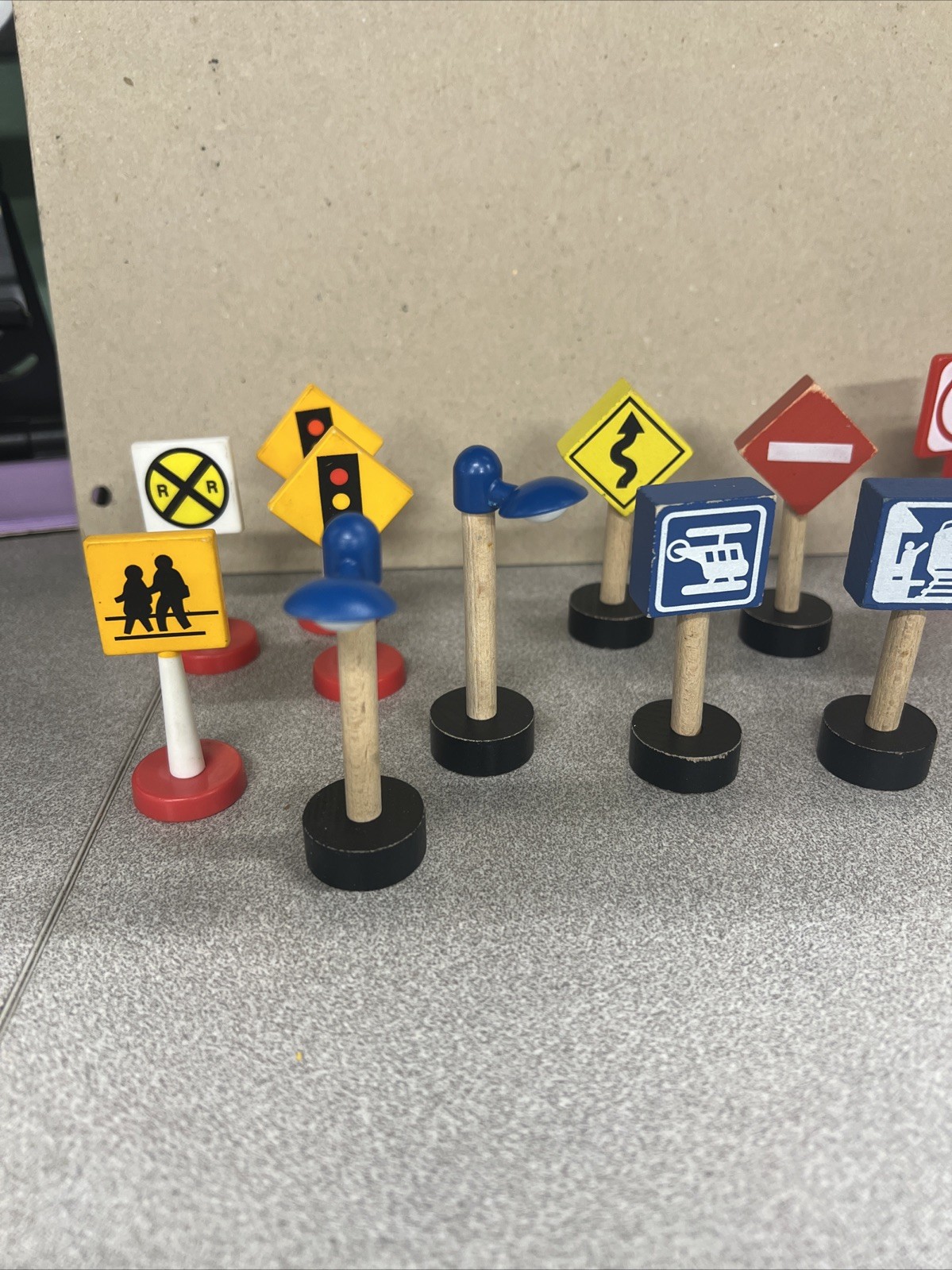 Excellerations Premium Traffic Signs for Block Play – Set of 16