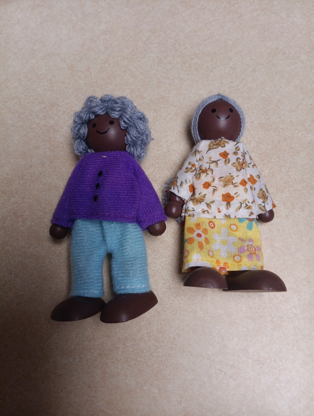 Wooden Poseable Doll Family of 8 African American dollhouse figures 3+