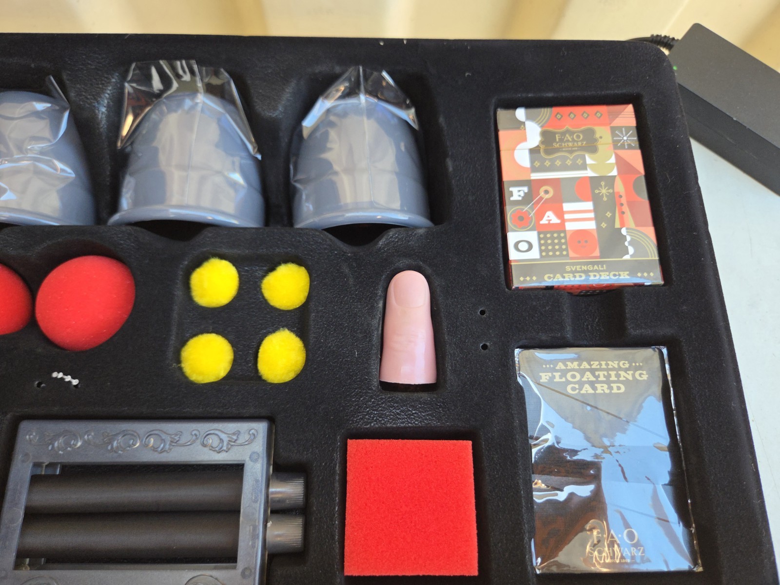 OPEN BOX FAO Schwarz Ultimate Magic 24pcs Set with 275+ tricks