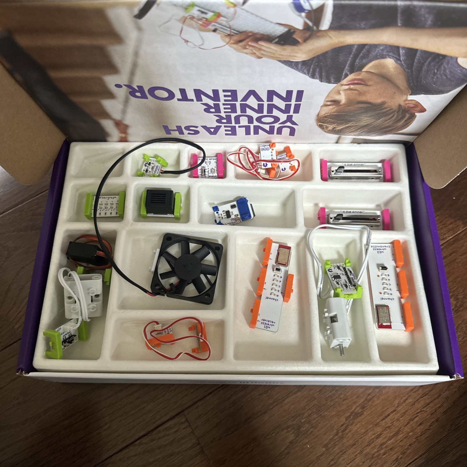 Little Bits Gizmos & Gadgets Kit, STEM – Electronic Bitbot Makers Toy – Open box