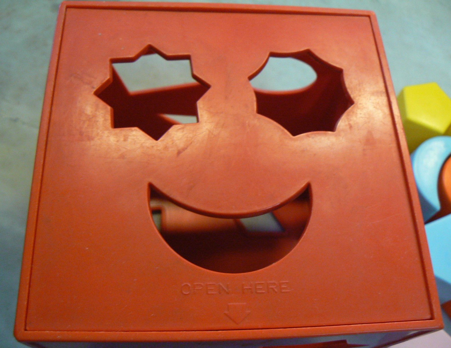Activity Cube-Child Guidance – w/ 16 Different Shapes & 6 colors to Sort & match