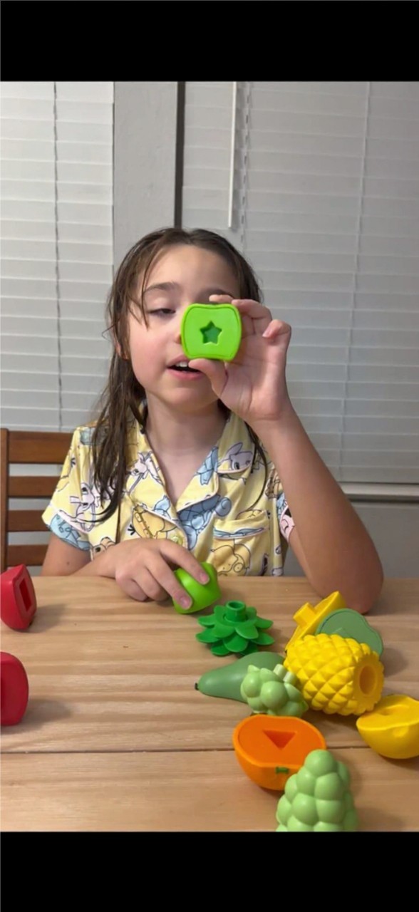 STEM Fruit Shaping Toy – 16-Piece Educational Sorting & Fine Motor Skills Set fo