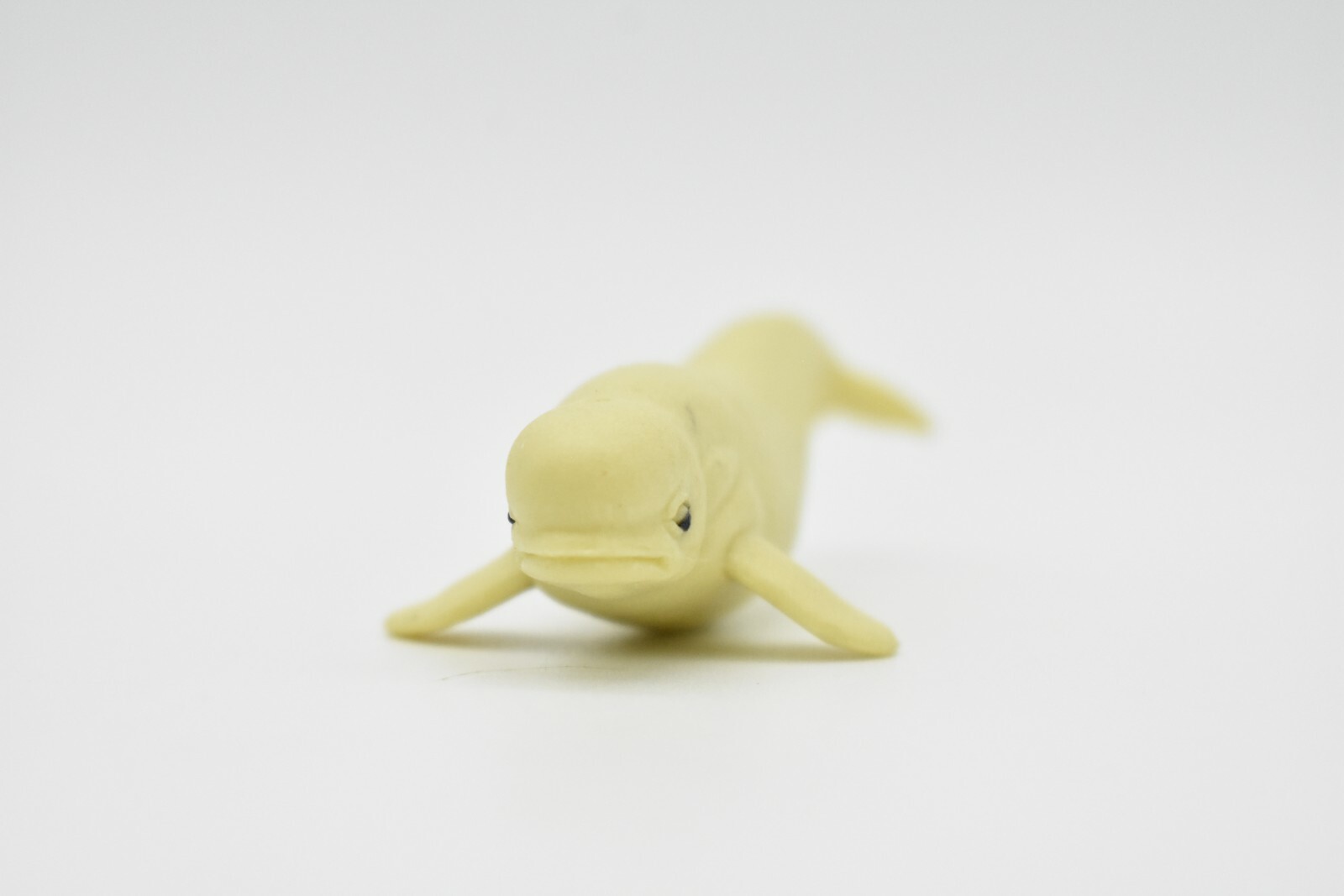 Beluga Whale, Very Nice Plastic Replica, 3″ – F1103 B203