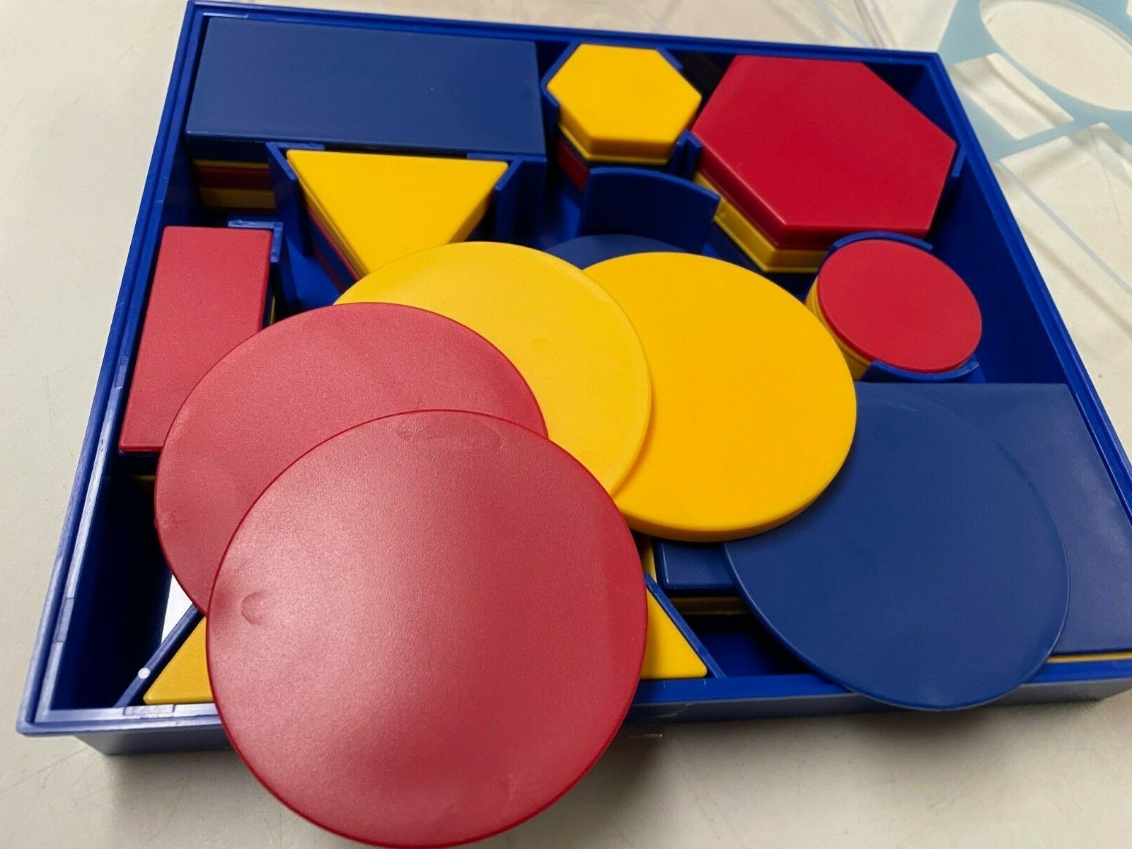 LEARNING RESOURCES PRESCHOOL CLASSROOM QUALITY BIG SORTING SHAPES SET W CASE