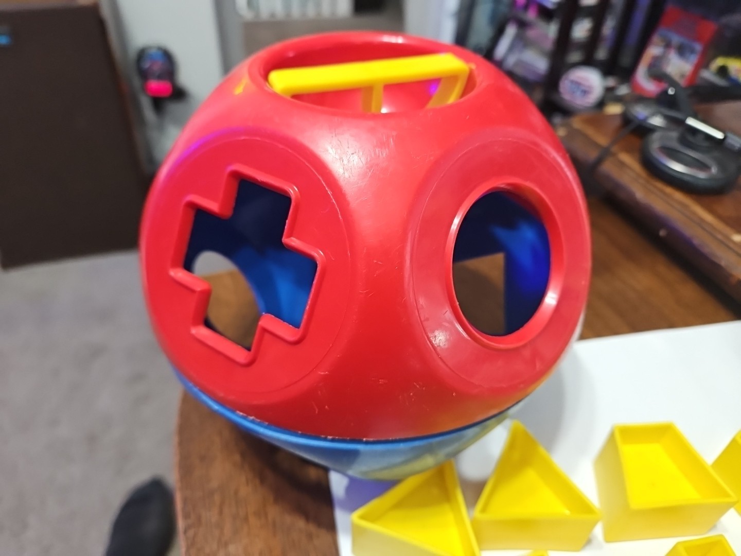 Vintage TUPPERWARE Classic SHAPE-O Ball With 9 Pieces