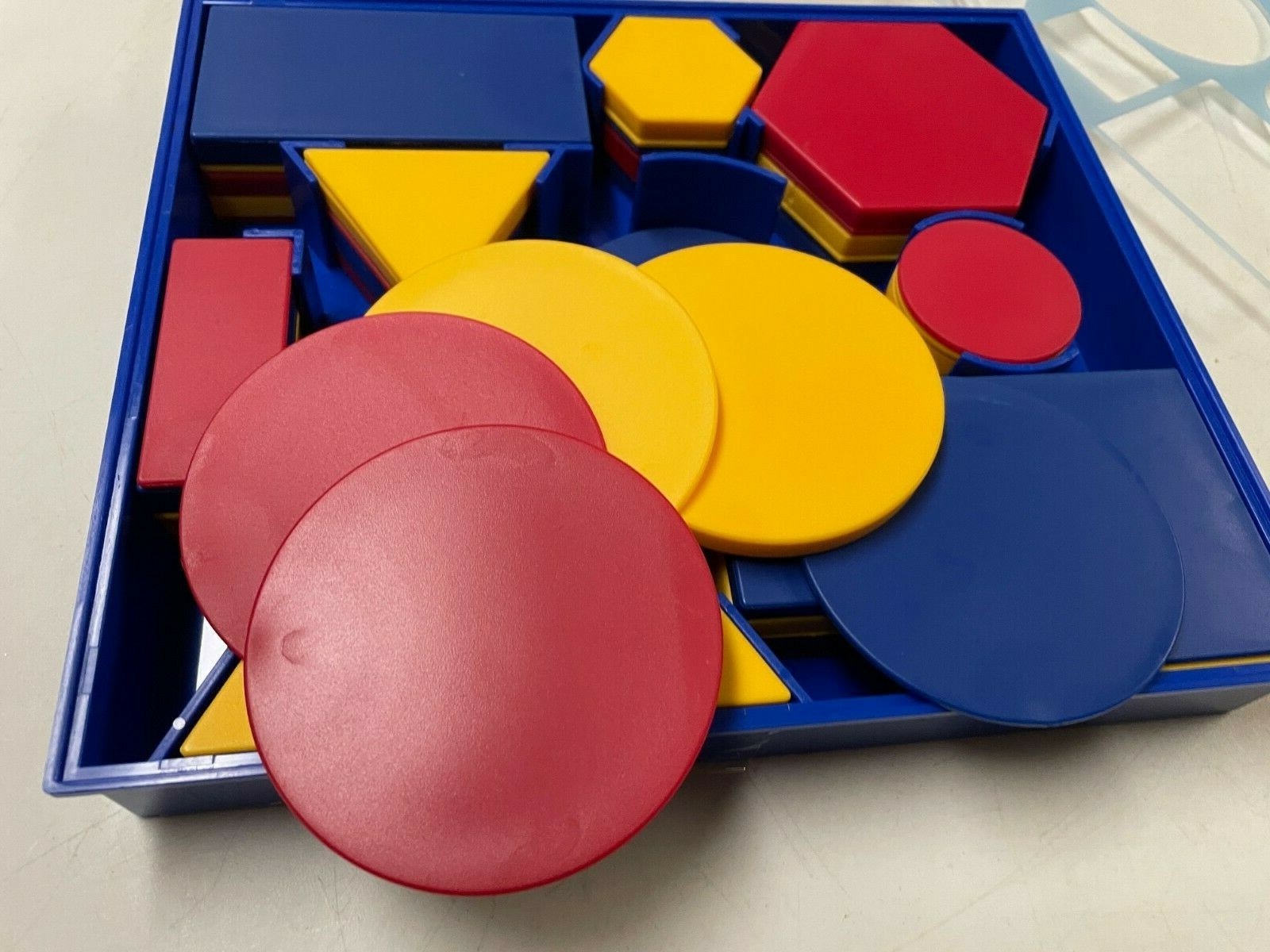 LEARNING RESOURCES PRESCHOOL CLASSROOM QUALITY BIG SORTING SHAPES SET W CASE