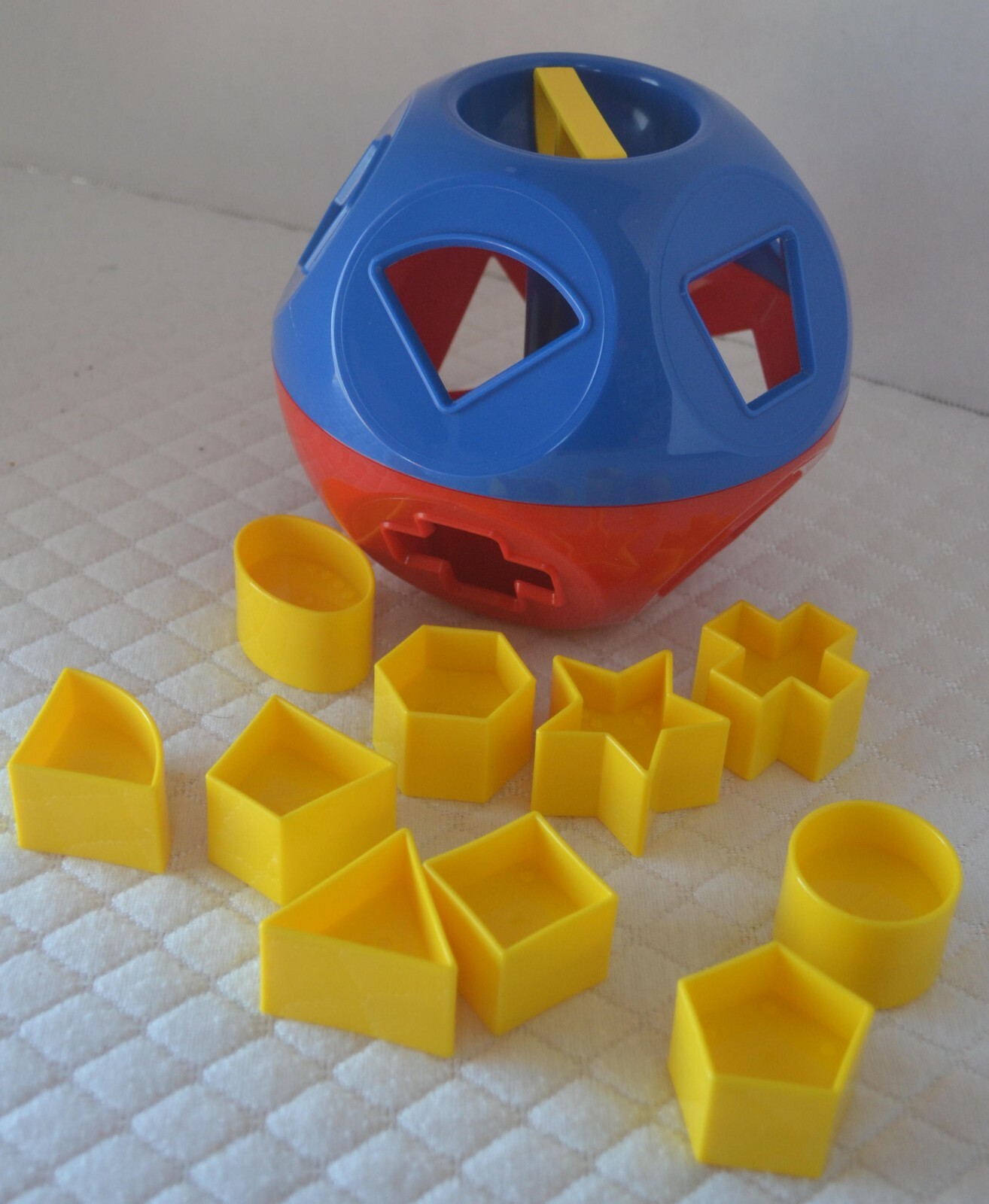 TUPPERWARE Classic SHAPE-O Ball – 6 months & Up Kid Favorite – SORTING TOY
