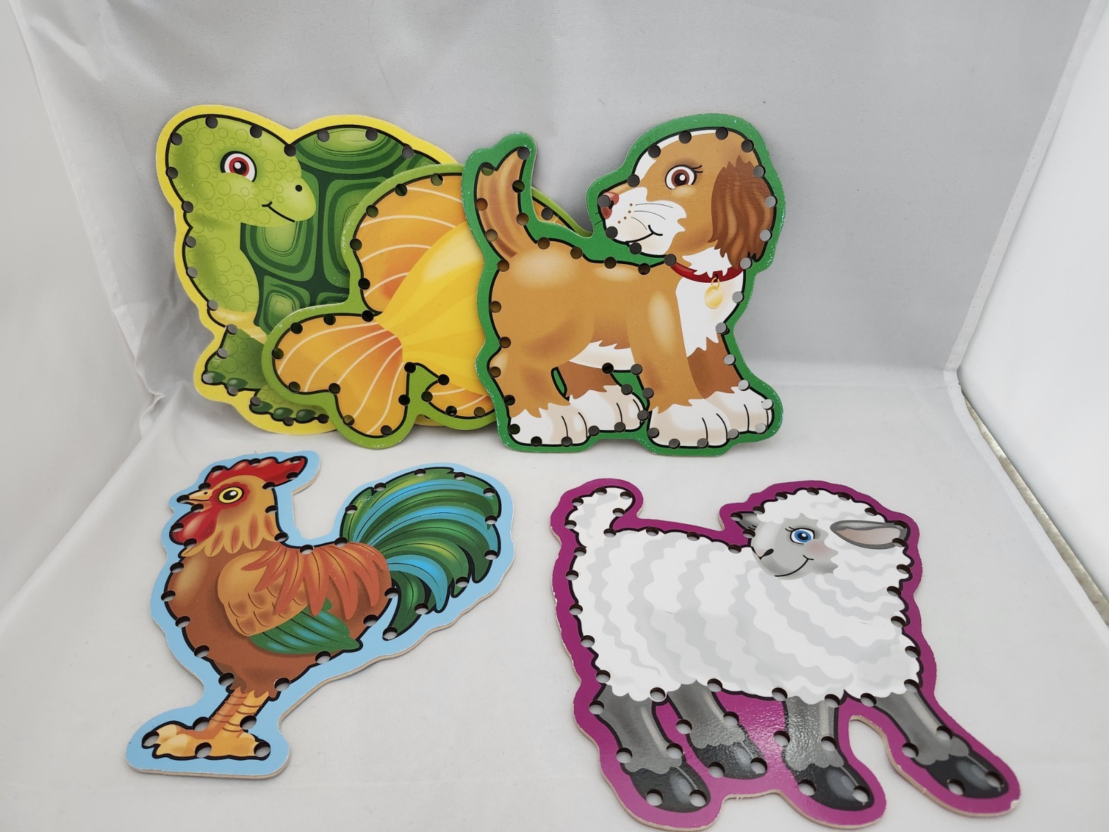 Melissa & Doug Lace & Trace Farm Animal Set With Wooden Case 10 Animals 1 String