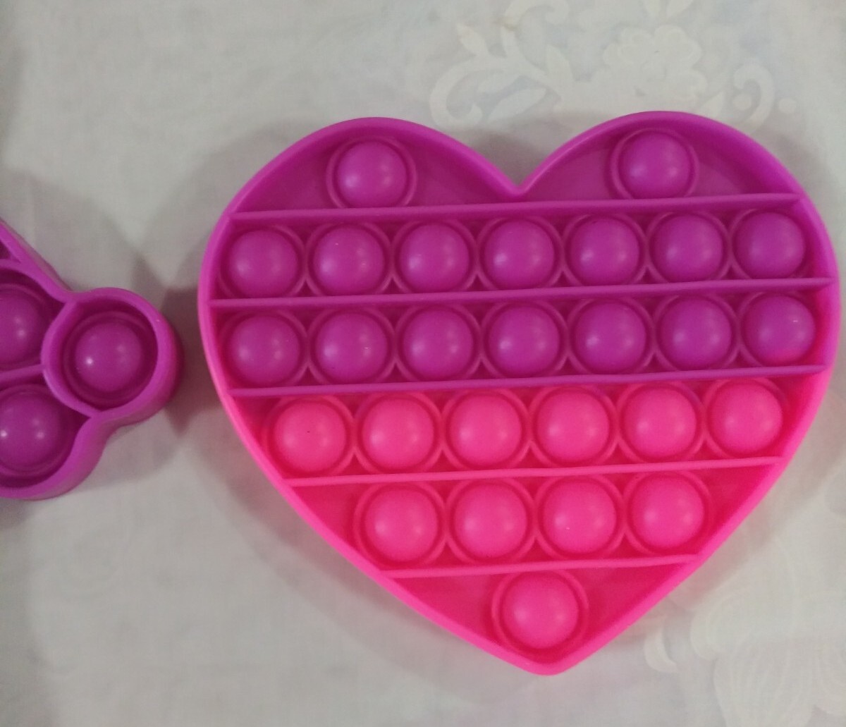 Lot of 2 Pop’n Push Pop it emoji & Heart Squishers Sensory Toy Stress◀