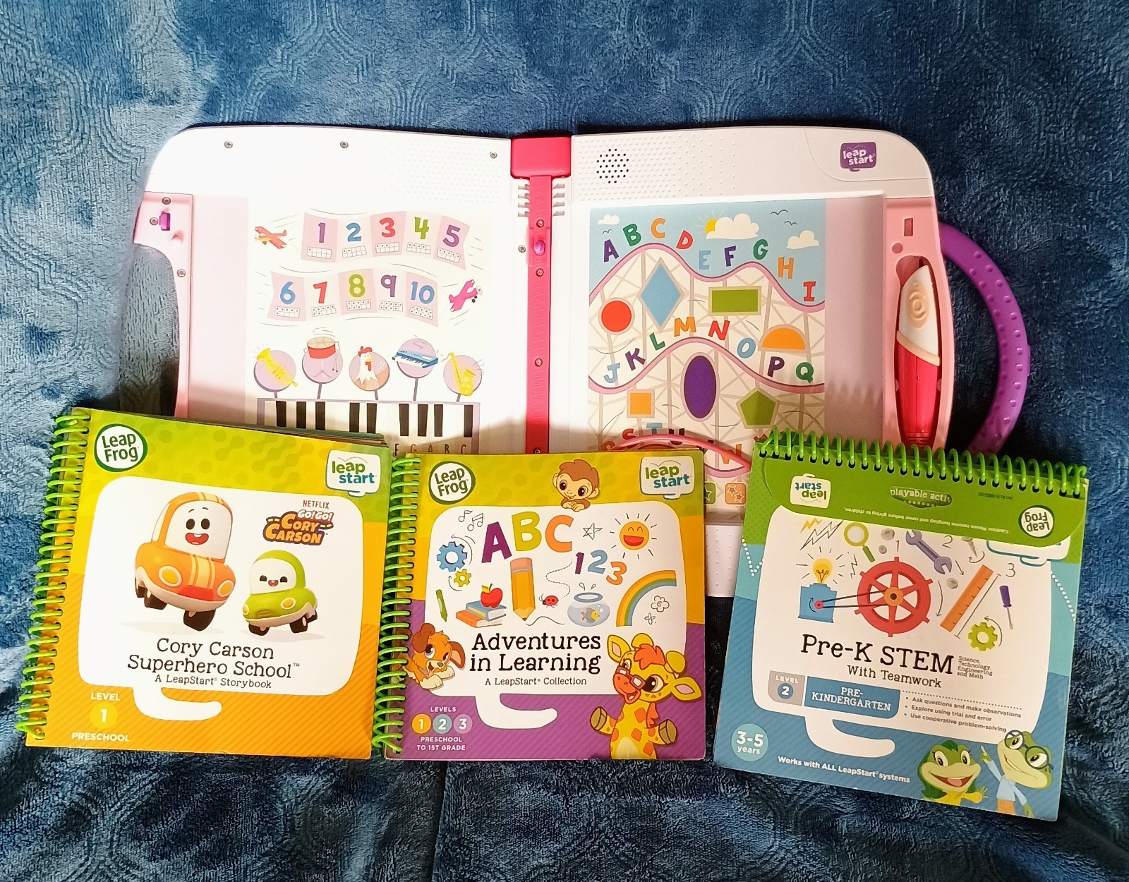 2 LeapFrog LeapStart Interactive Learning Systems with 4 books- working