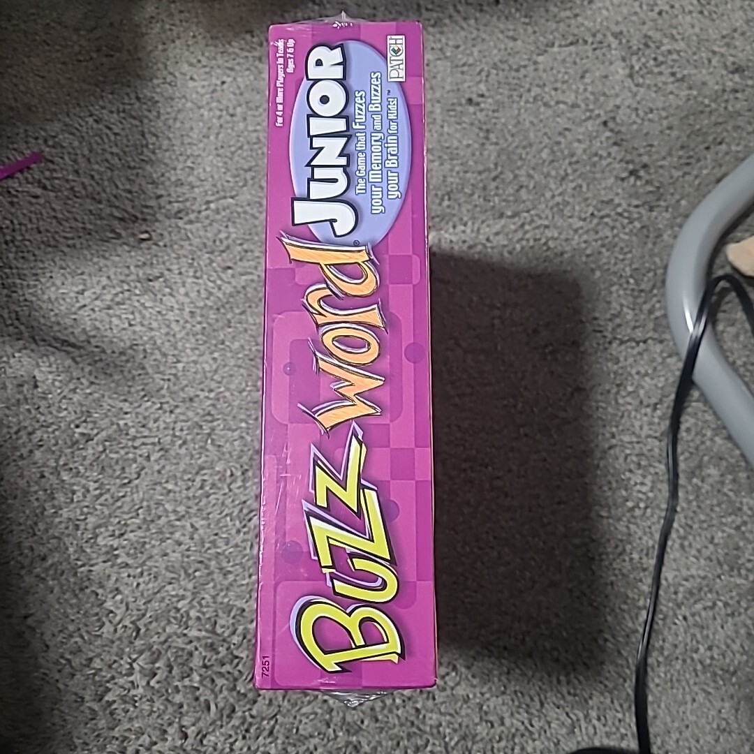 Buzz Word Junior Board Family Fun Game Memory. NEW SEALED