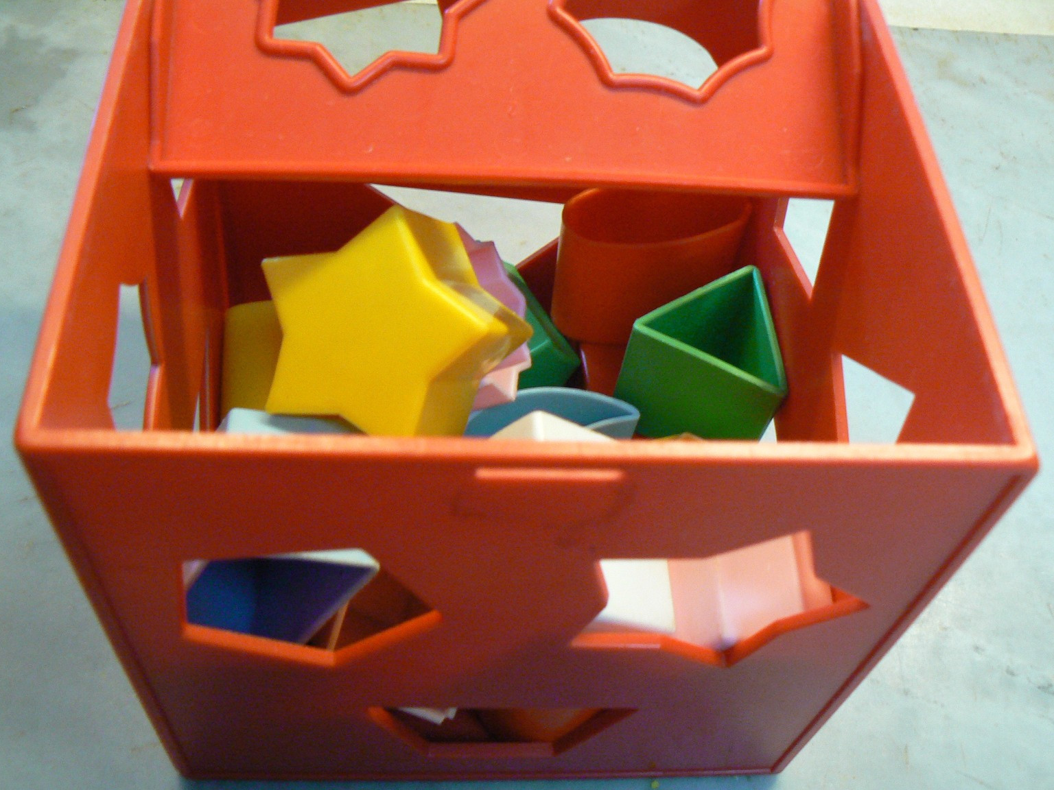 Activity Cube-Child Guidance – w/ 16 Different Shapes & 6 colors to Sort & match