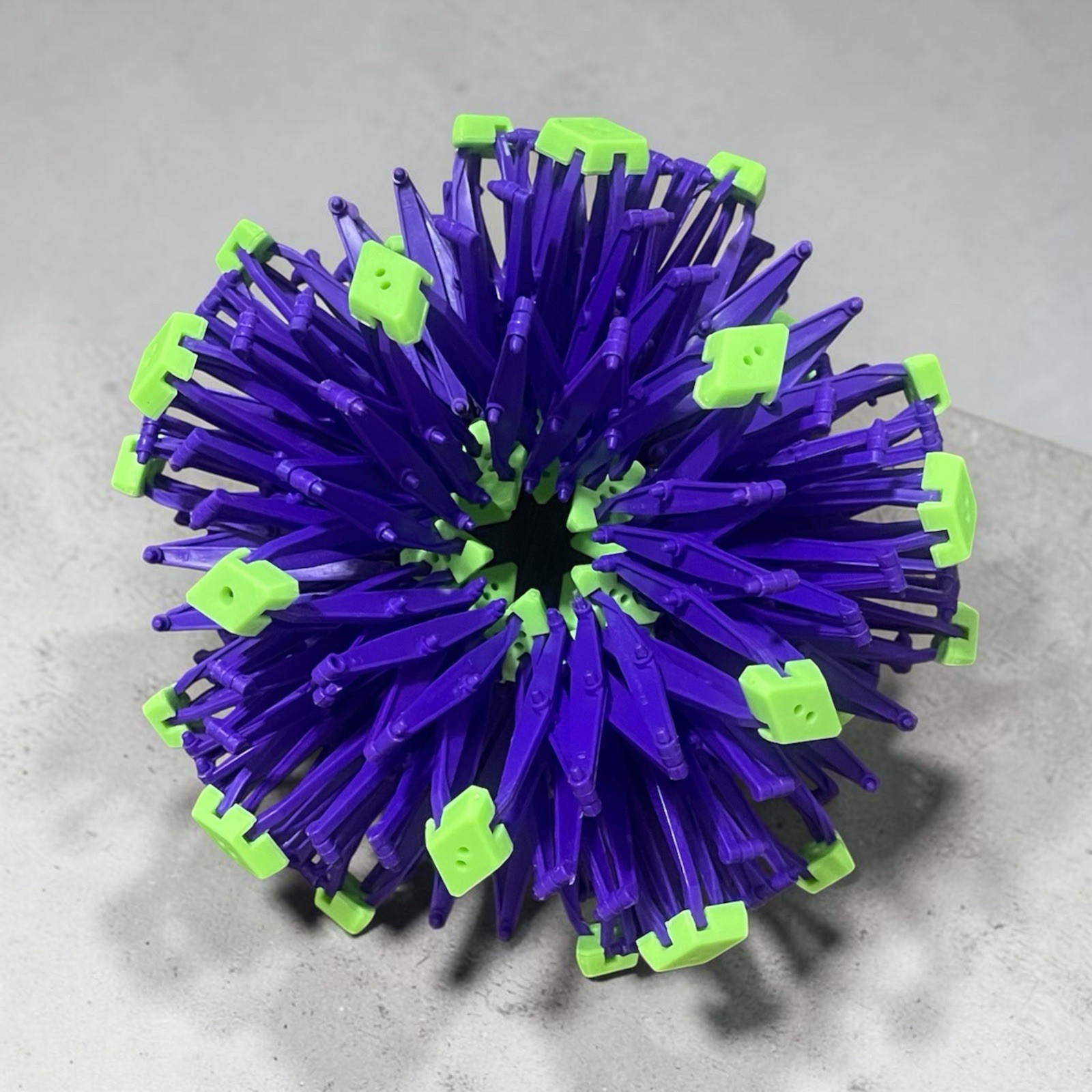 Vintage Orig Hoberman Sphere Glow in the Dark Expandable up to 32″ Large