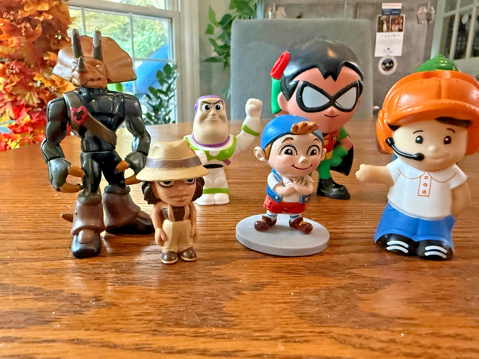 Sand Tray & Play Therapy Miniatures Heroes Villains Character Lot of 11