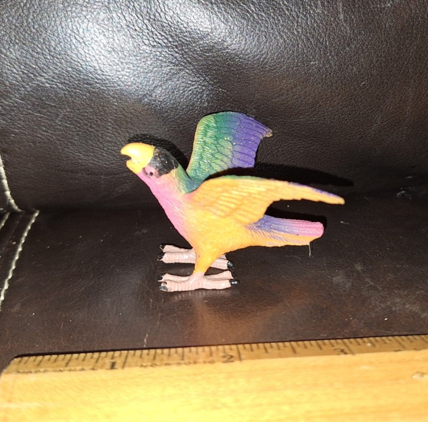 Macaw, Scarlet Parrot, Realistic Plastic Model Toy Bird 2 1/2″ Red Blue Green