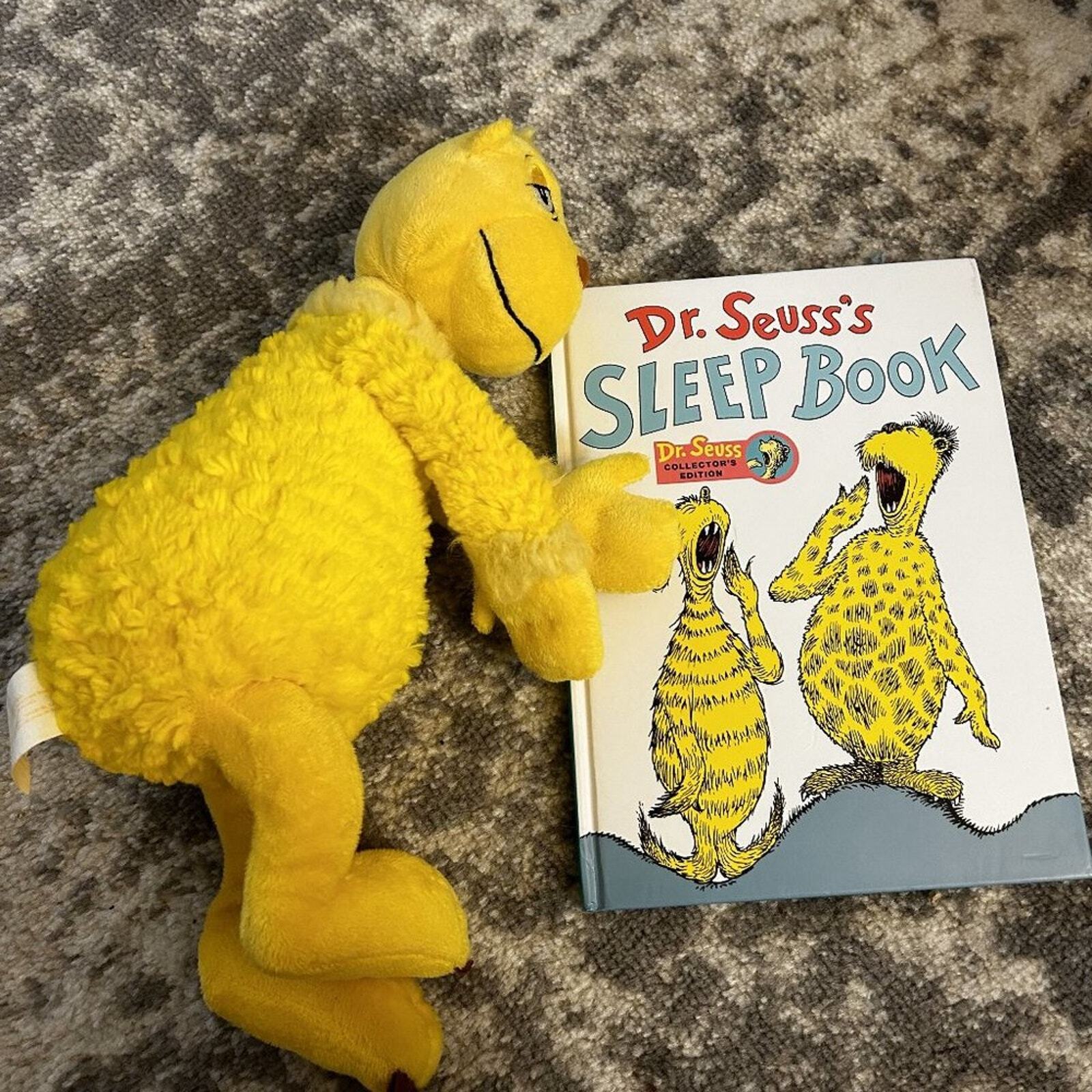 Dr Suess The Sleep Book and Plush Snoozaplooza Character
