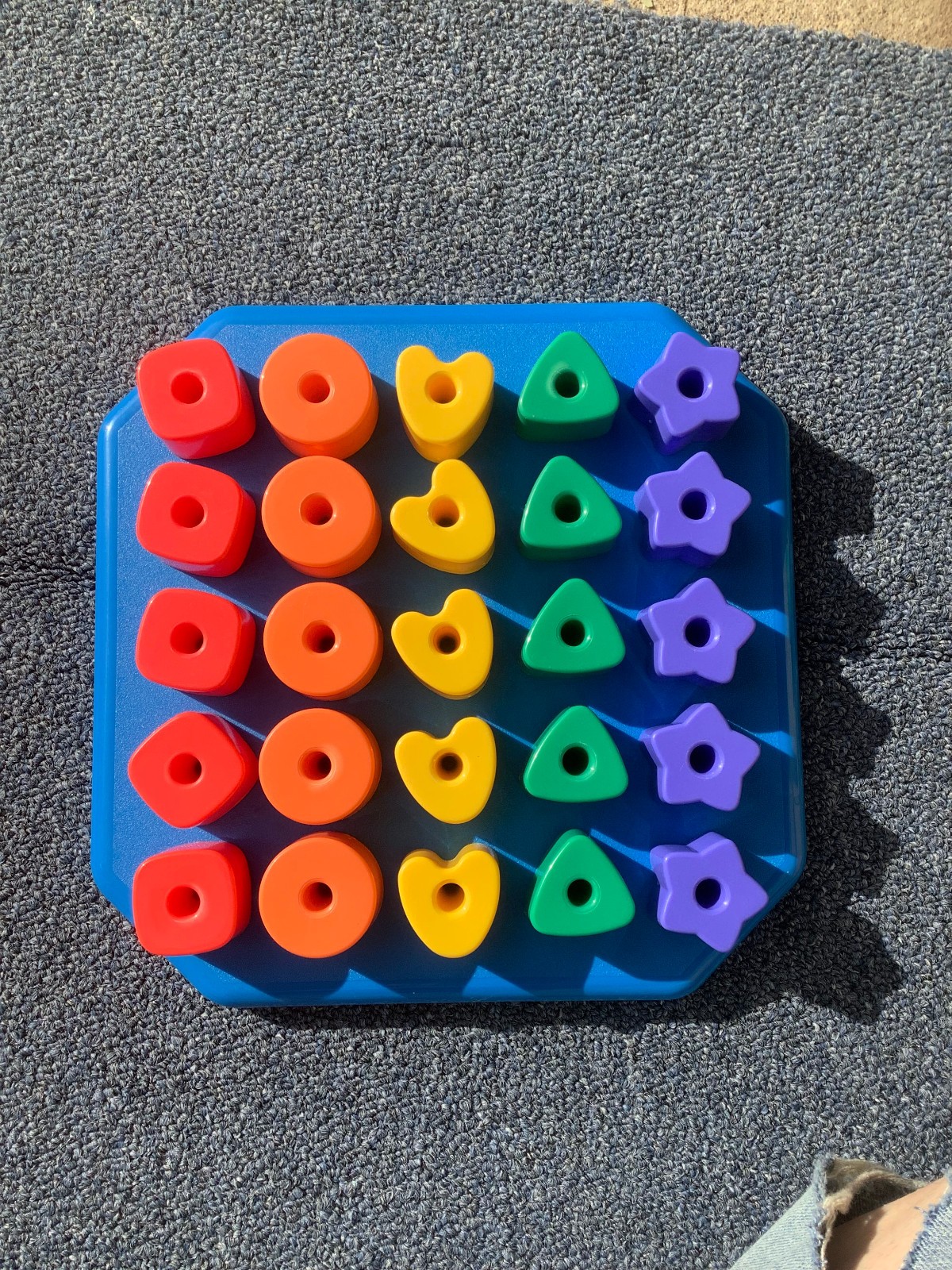 NEW! Avon Fun Beginnings Bright Shapes Pegboard #1 Sort by color & shape