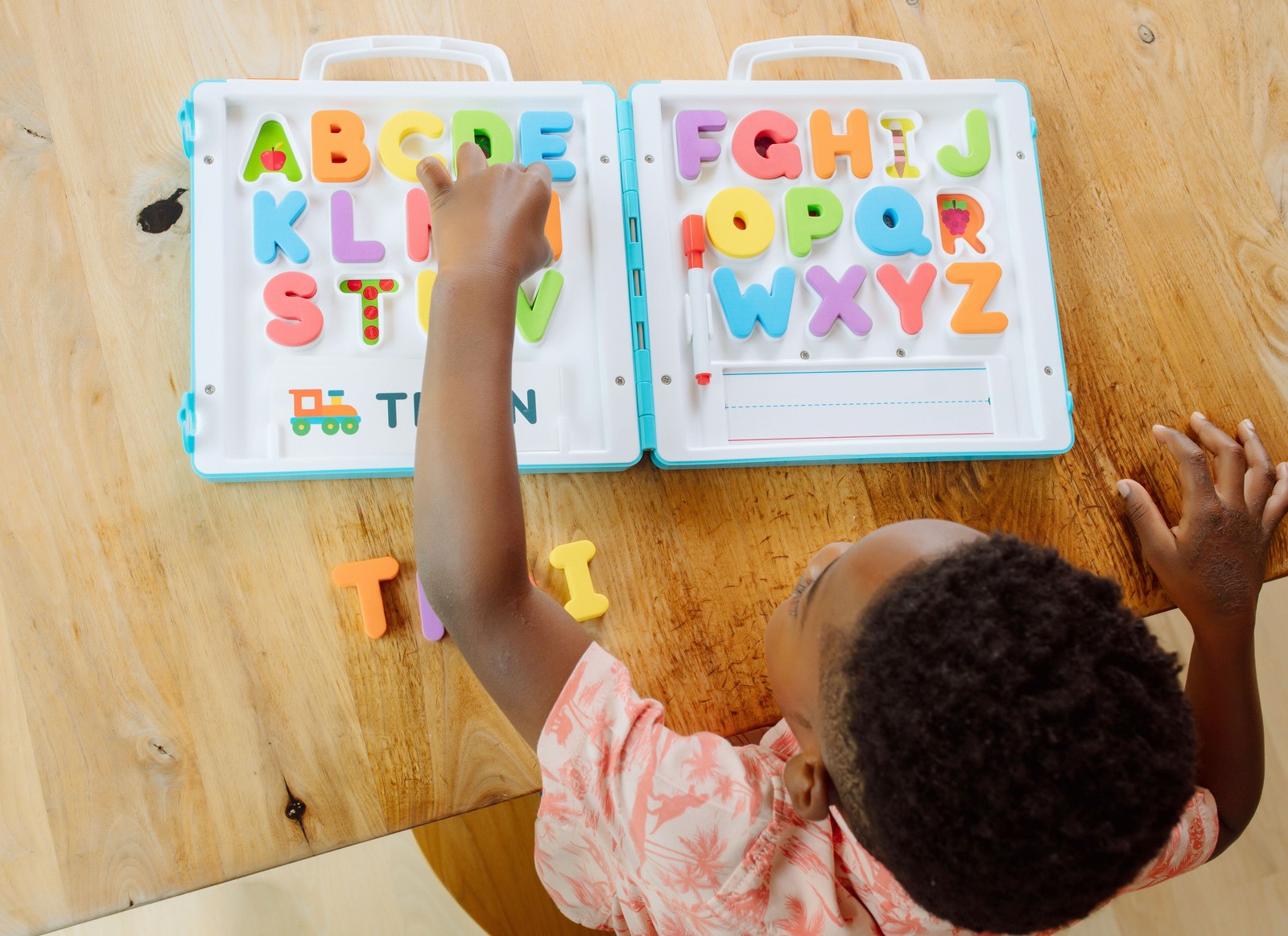 Chuckle & Roar First Words All About A-B-C’s Travel Case for Preschool Children